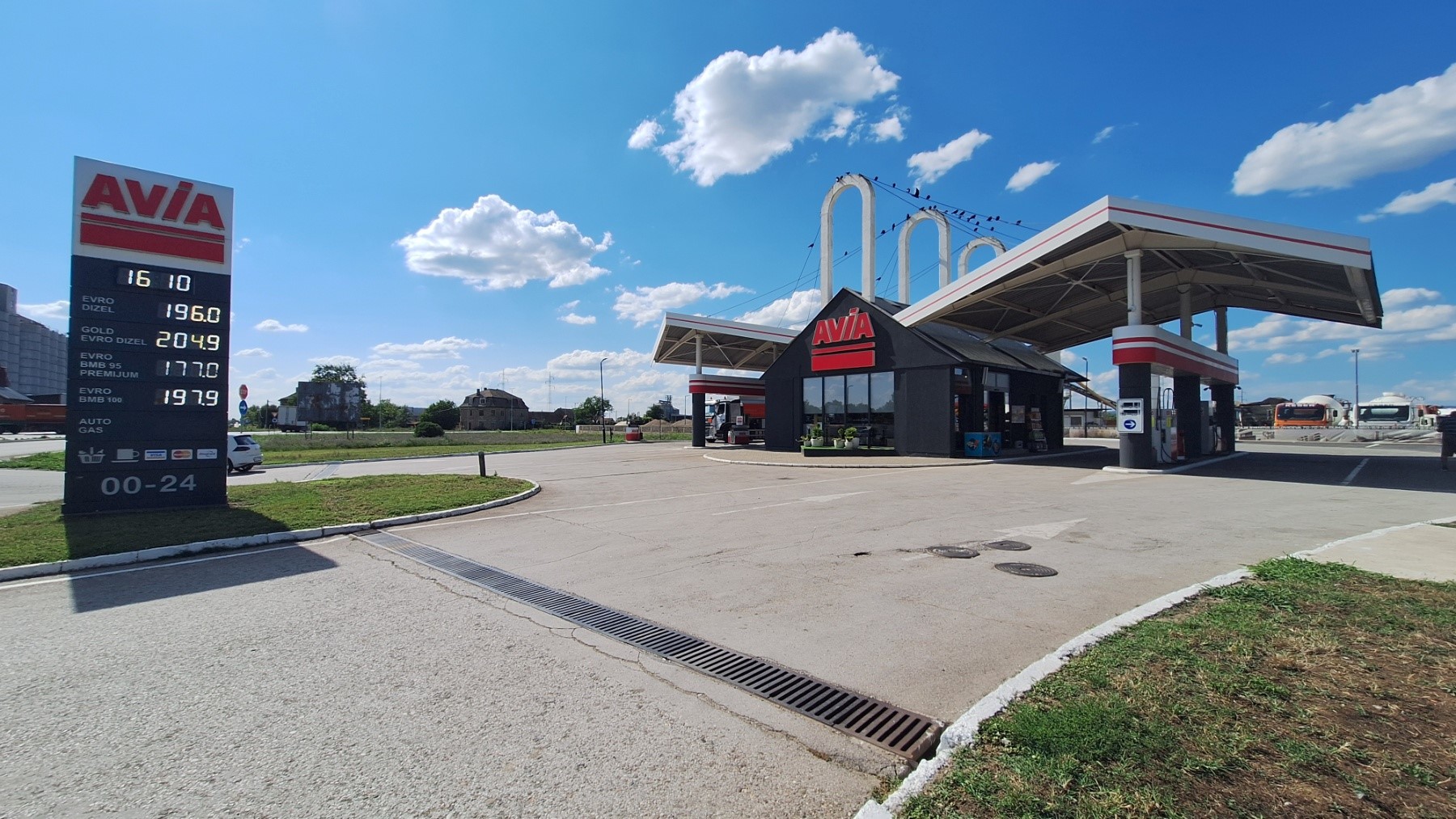 Renovated AVIA fuel station in Ruma with new coffe corner